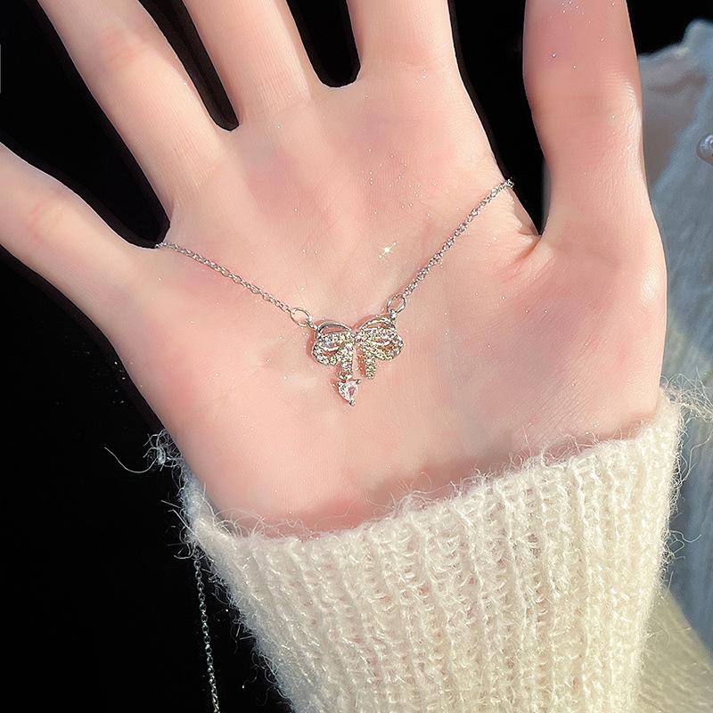 

Оригинальное женское ожерелье-бант, легкое, роскошное, осень-зима, милая сестра, цепочка на ключицу из нержавеющей стали в форме сердца
