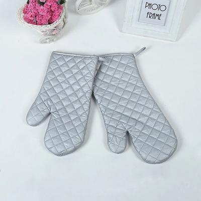 Kuchyňské mikrovlnné rukavice s postříbřeným povrchem, Zlaté prodloužené rukavice do trouby