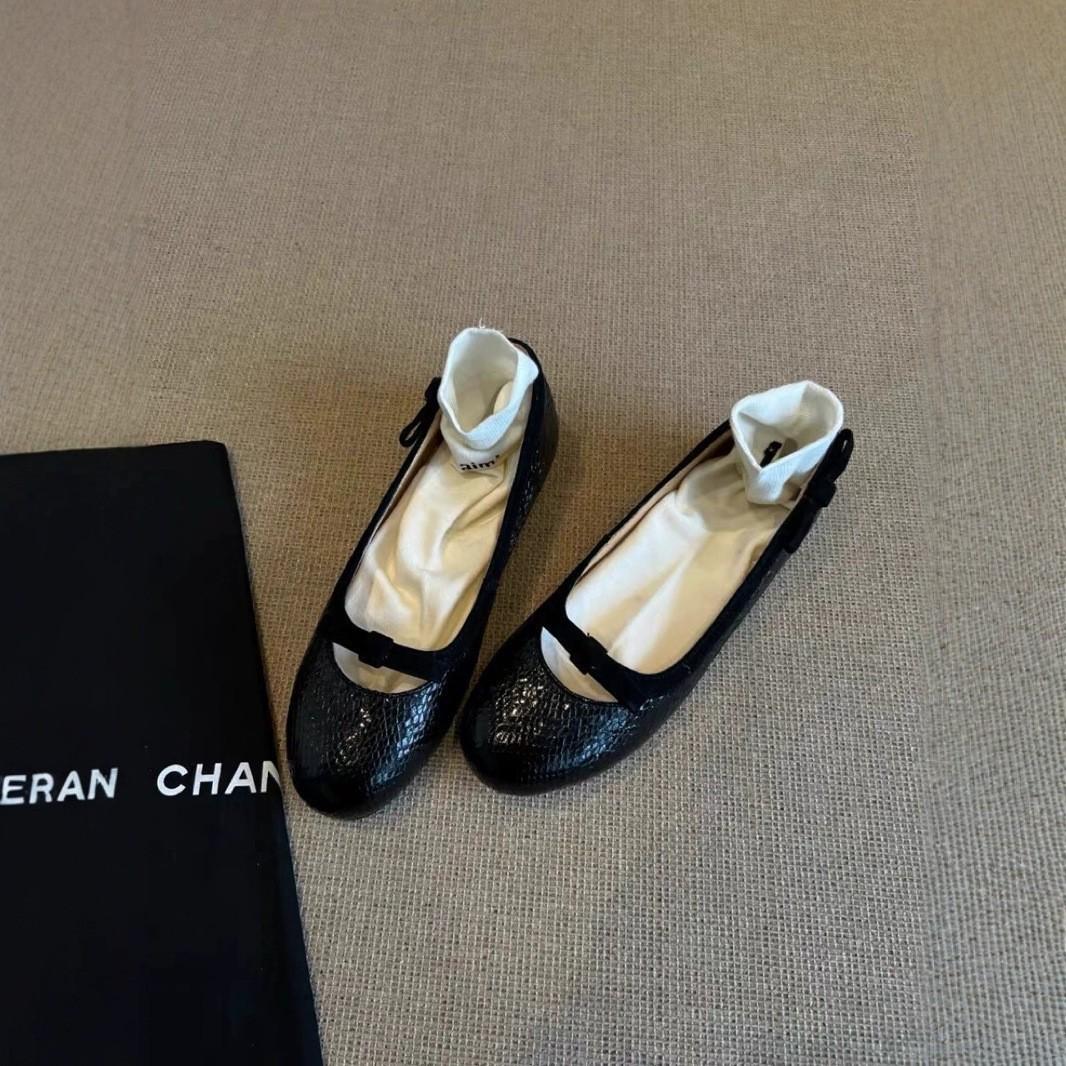 

Sheepskin version French round head bow summer new flat ballet single shoes women s shallow mouth temperament Mary Jane shoes 40