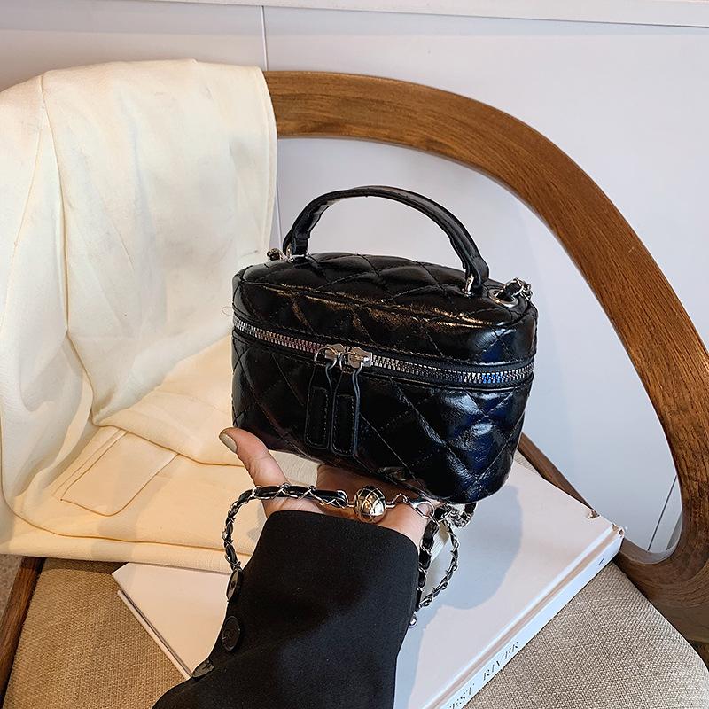 This Year, the Popular Foreign-style Small Bag Women's Autumn 2025 New Fashionable and Beautiful Casual Messenger Bag Portable Bucket Bag