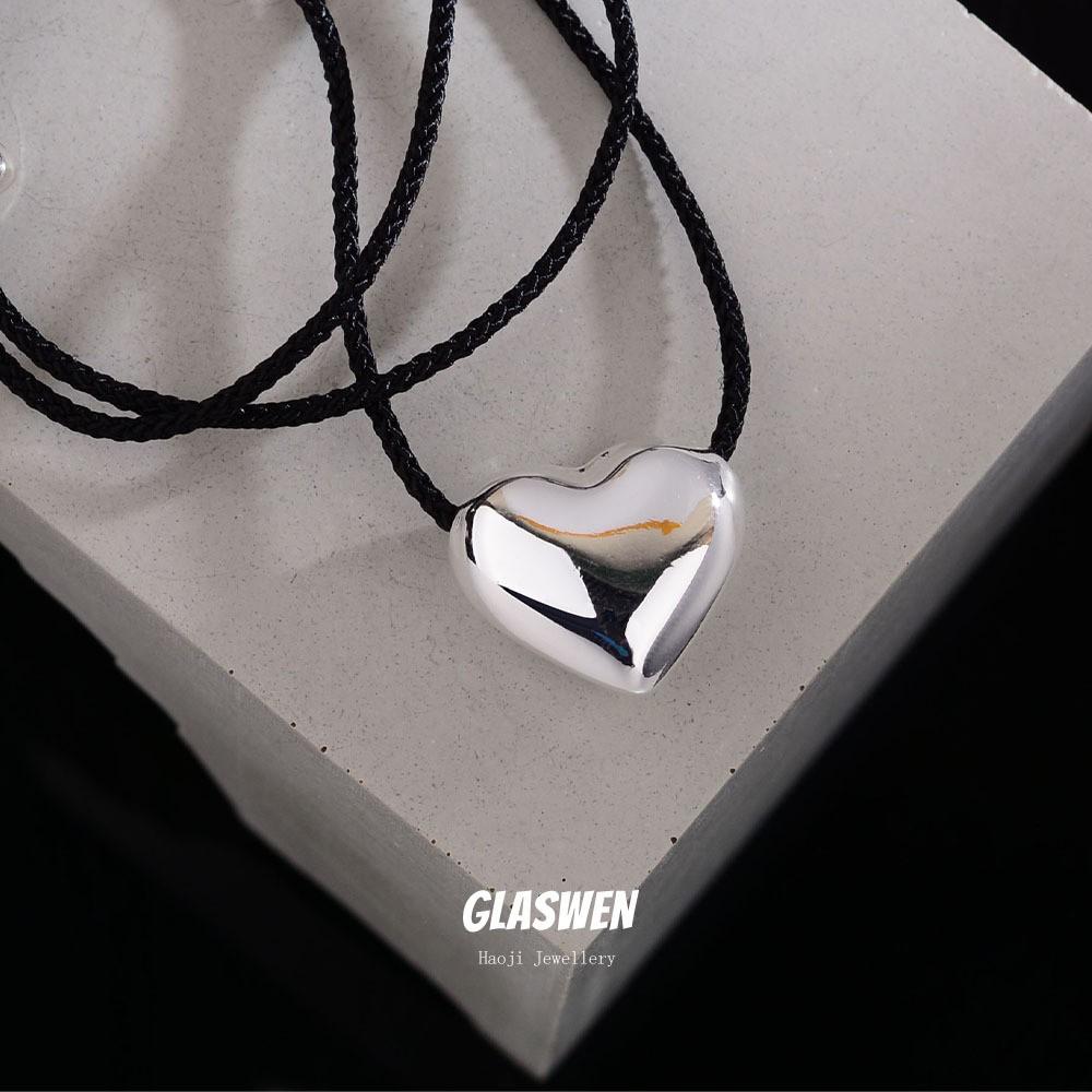 Cold Wind Black Rope Love Pull Necklace Women'S Simple Niche Design Peach Heart Sweater Chain