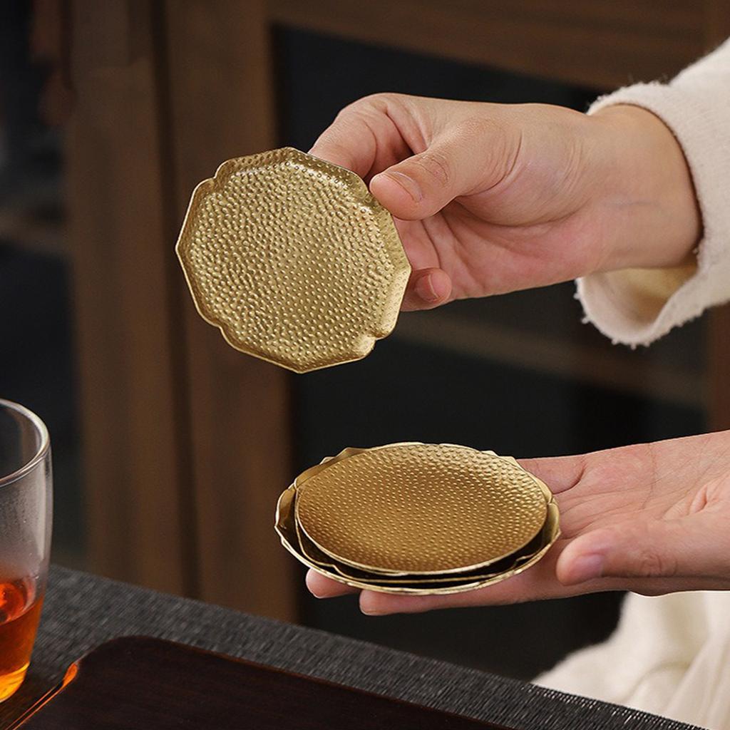 Kovové podložky pod hrnky Podložky pod nápoje Vynikající podtácky Měděná textura Protiskluzové podložky Vhodné na jídelní a konferenční stolky