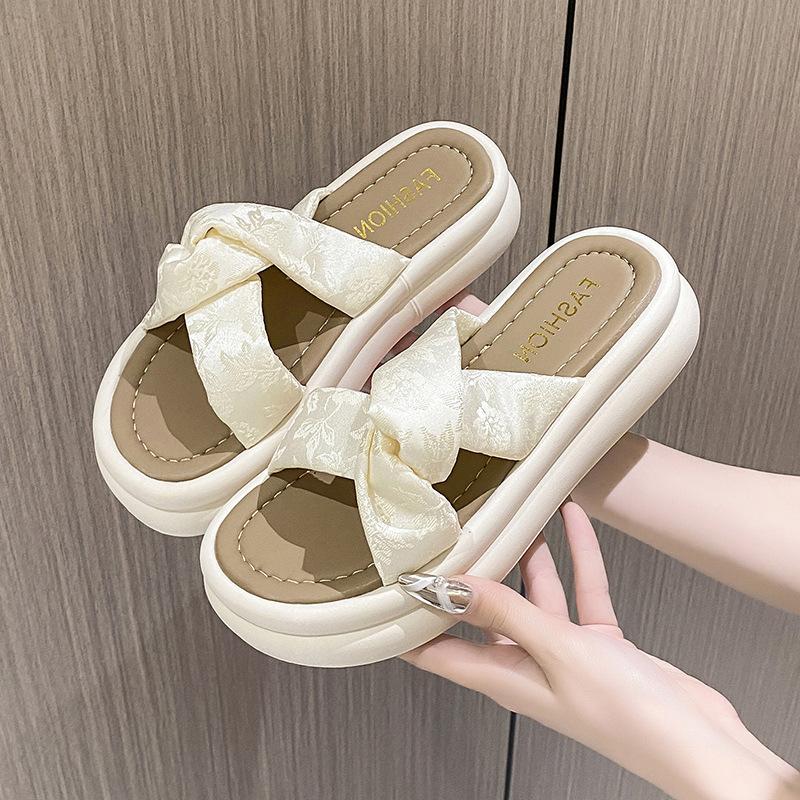Retro One-word Platform Slippers 2025 Summer New Shoes Fashion Casual Middle Heel Women's Shoes Versatile Sandals