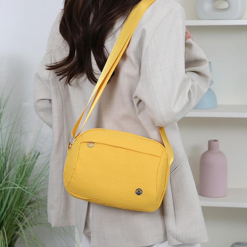 Codzienna nylonowa torba crossbody z wieloma przegrodami Lekka torba na ramię o dużej pojemności dla kobiet w średnim wieku Miejski minimalistyczny styl