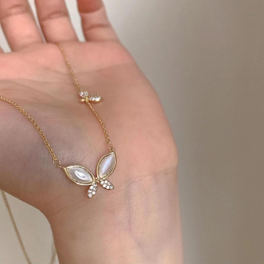 Butterfly Mother-of-Pearl Women's Summer Clavicle Necklace - Elegant and Versatile, 2023 Simple High-End Design