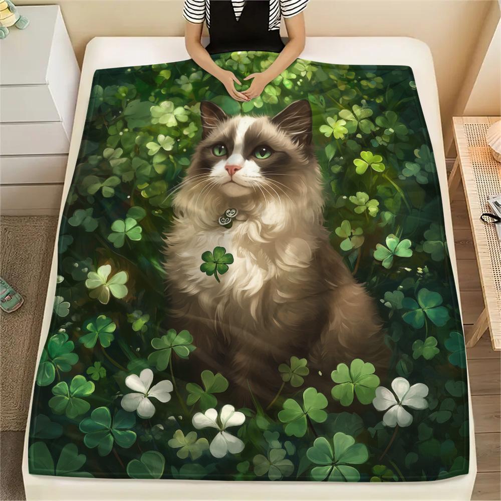 Фланелевое одеяло с принтом «Кошки с четырехлистным клевером», Высококачественное, Комфортное для всех сезонов, Декор для дома, Тепло и Уют 80cm x 120cm