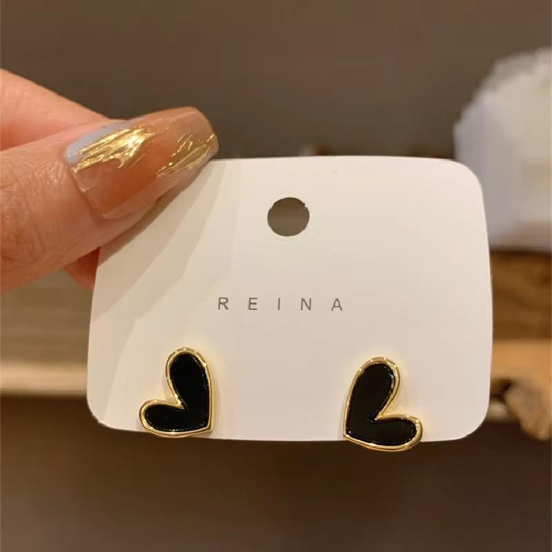 

Sweet Girl Earrings Korean Version Temperament Love Design Sense Unique Minority Daily Accessories Simple Black Acrylic Earrings