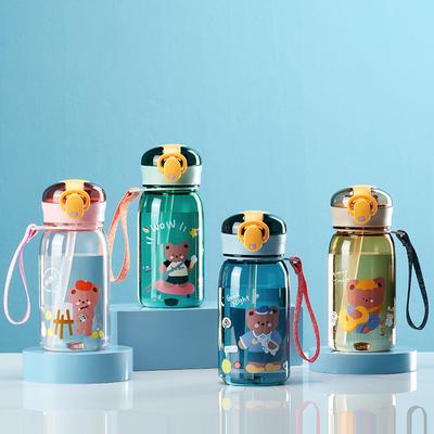 Tasse à bec 400ML Pour Enfants Dessin animé Couvercle à ouverture à un bouton Tasses à eau de qualité alimentaire Portables pour l'extérieur Conception à cordon Tasse en plastique