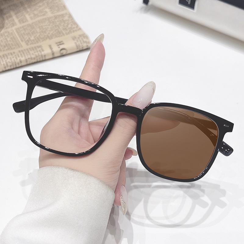 New Style Anti-Blue Light Photochromic Square Eyeglasses with Trendy Frame