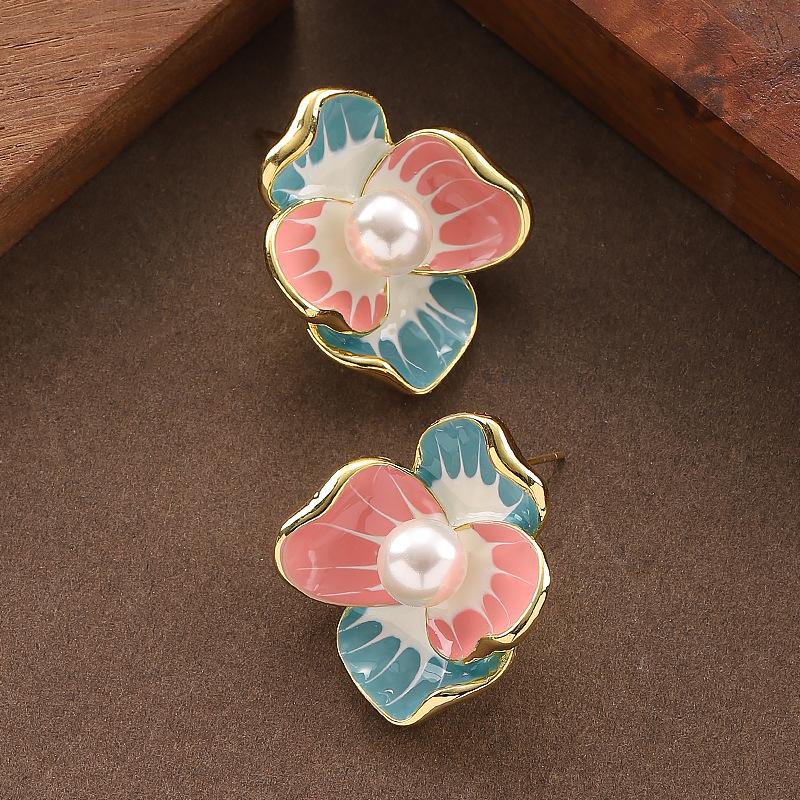 

Mori sweet exquisite pastoral enamel drop glaze three-dimensional flower pearl earrings light luxury temperament high-end earrings розовый
