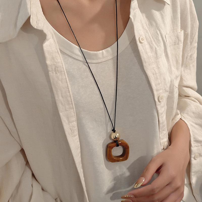 Resin Round Hollow Pendant Necklaces For Women Trendy Black Leather Rope Long Sweater Chain Necklaces Party Jewelry