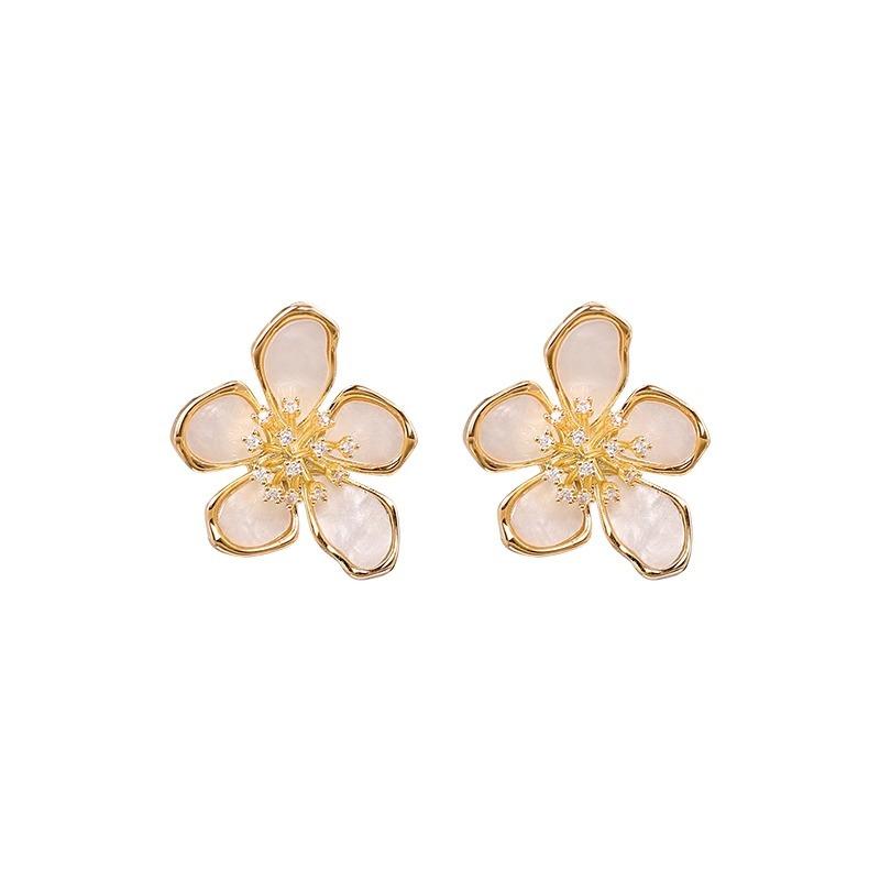 2024 New Korea Jewelry Exaggerated White Acrylic Zircon Flower Earrings Elegant Women Design Fashion Wedding Party Accessories