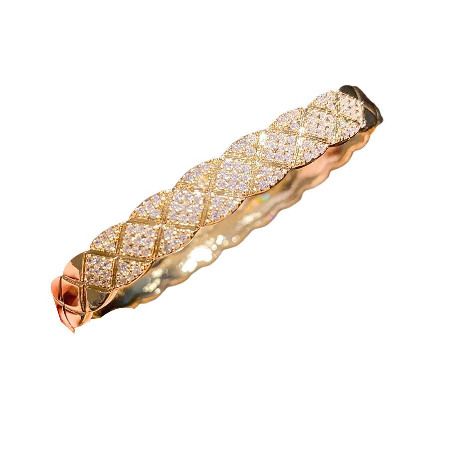 Silver Plated Zircon Hand Chain With Geometric Elements For Fashion Enthusiasts золотой