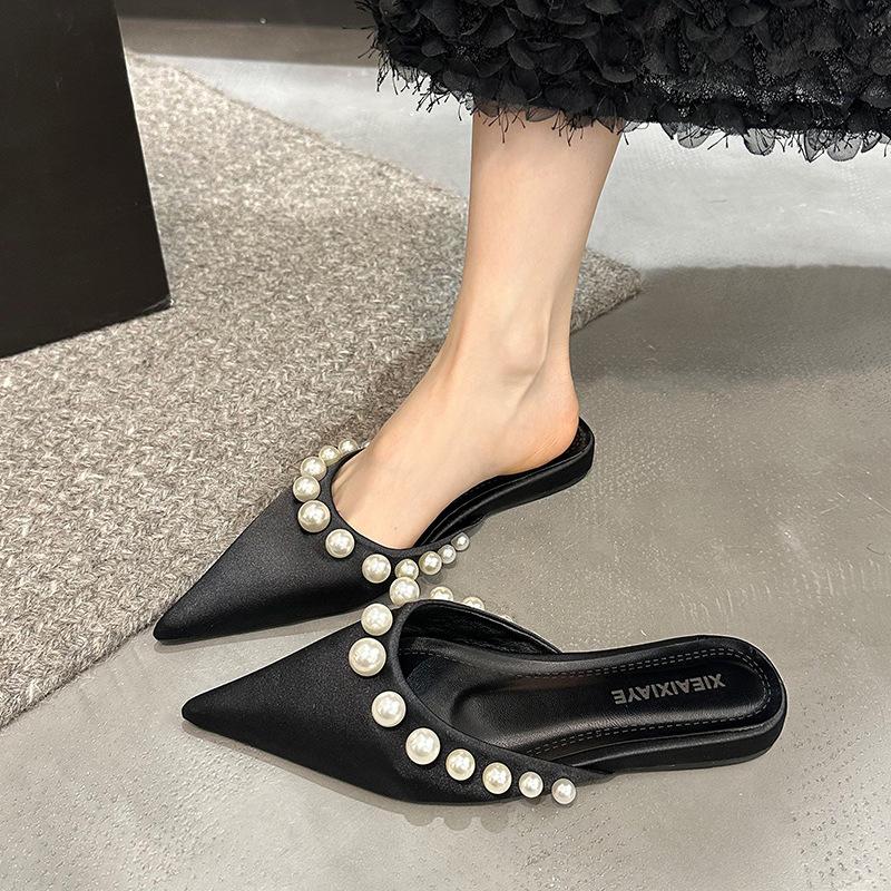 Flat bottom pointed sandals women wear summer 2025 new gentle French fairy white pearl bag head half slippers