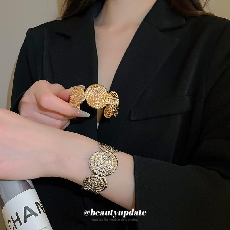 Metal texture round fold opening bracelet fashionable simple versatile bracelet niche design jewelry