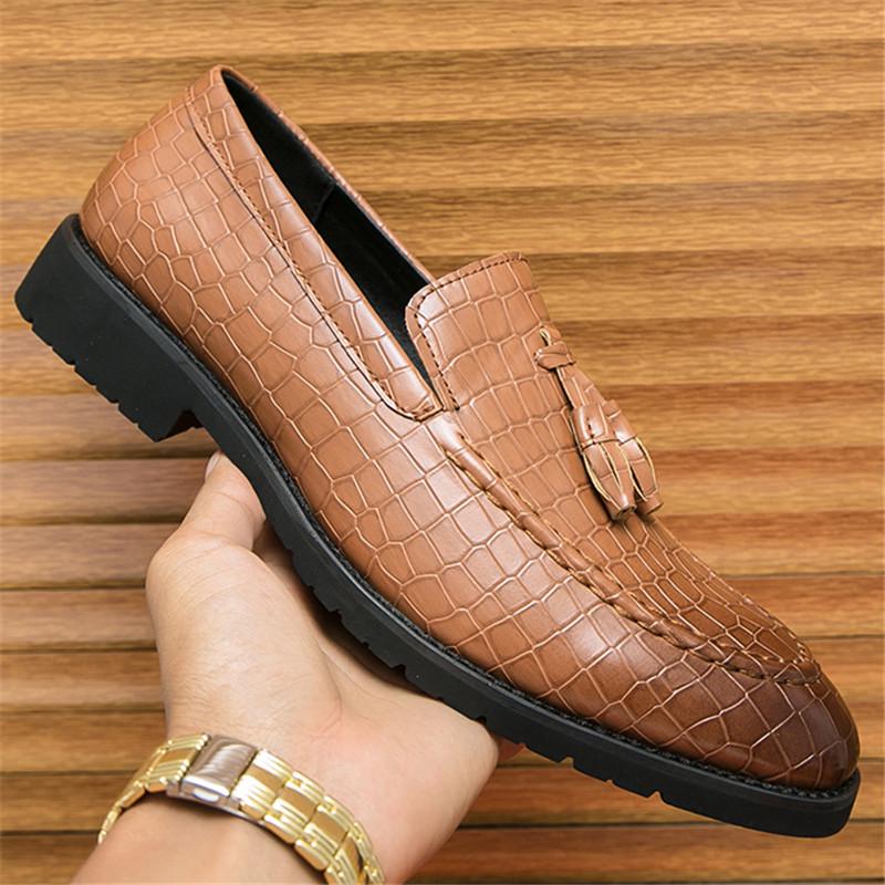 Designer Fashion Men Brown Black Tassels Alligator Pattern Casual Shoes Formal Wedding Dress Homecoming Footwear Zapatos Hombre
