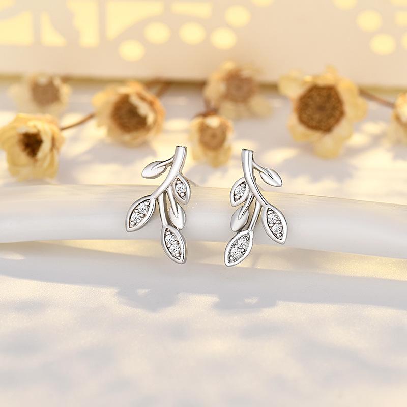 Small Earrings To Raise The Ear Female Personality Simple Cold Wind Earrings Advanced Sense of Jewelry Temperament Sweet Girl Cute Cat Earrings
