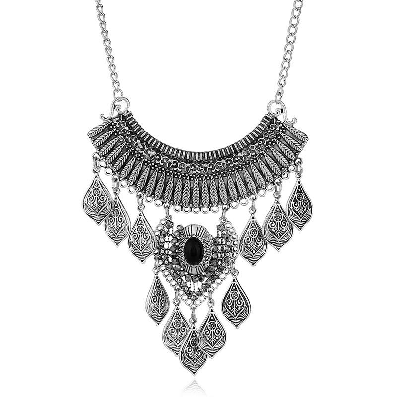 Vintage Leaf Pendant Necklace With Alloy Metal And Dazzling Embellishments For Artsy Women