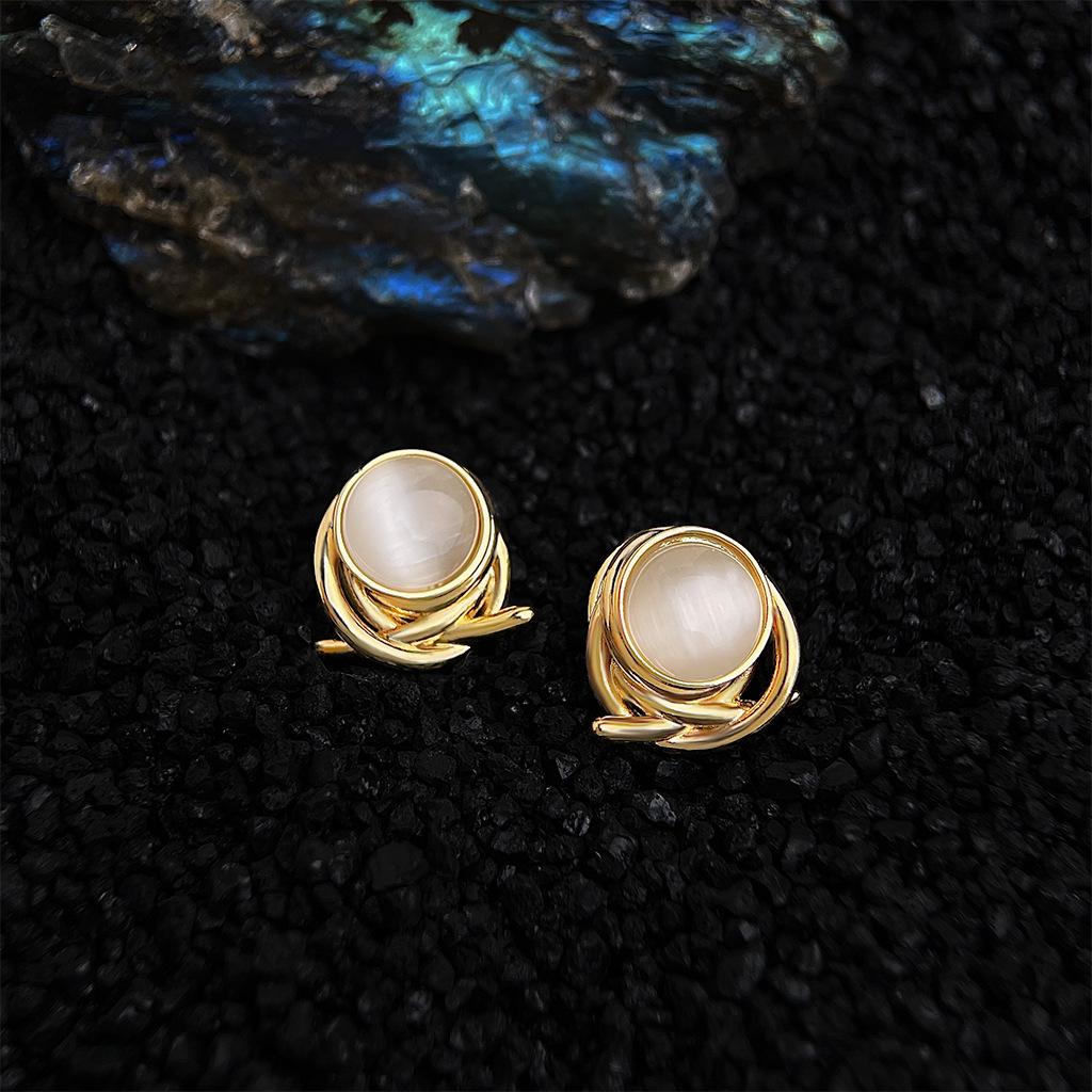 18k Gold Geometric Cat's Eye Stone Stud Earrings - French Light Luxury Style