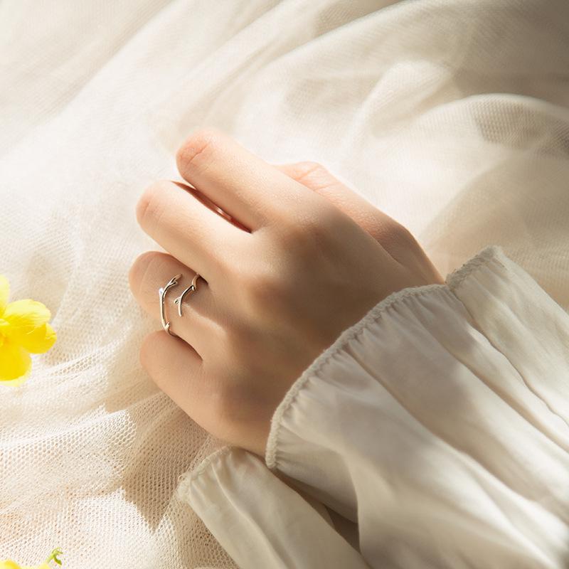 Regulowany damski pierścionek z poroża jelenia – modny, otwarty design w stylu koreańskim