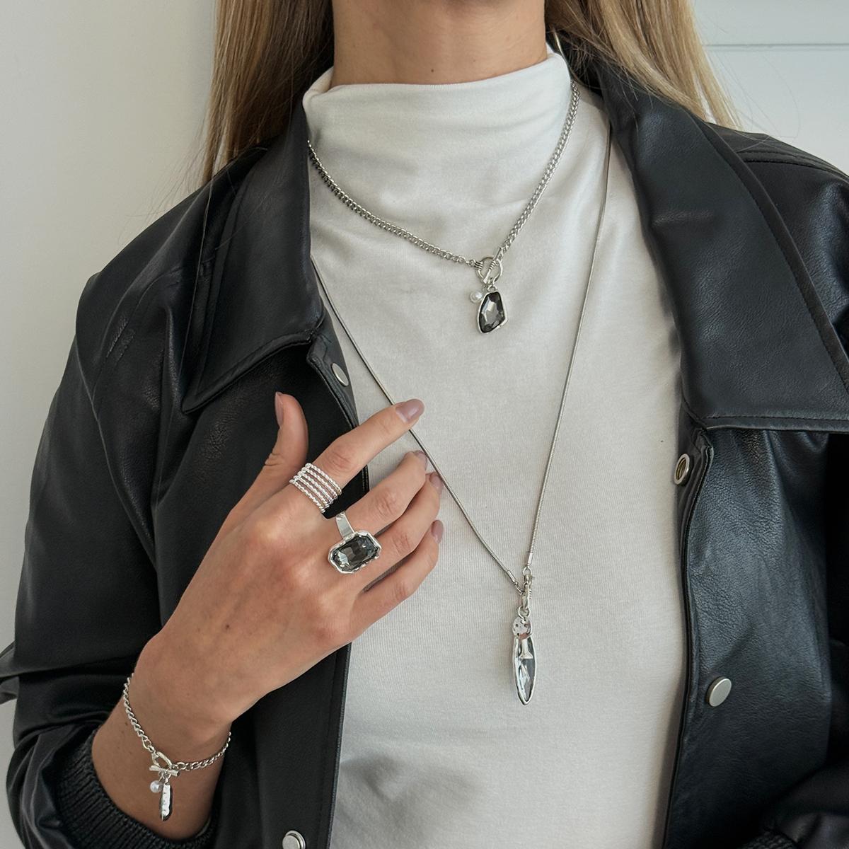 Salircon New Fashion 3Pcs/Set Luxury Black Rhinestone Acrylic Pendant Choker Necklace Bracelet Rings Jewelry Set for Women