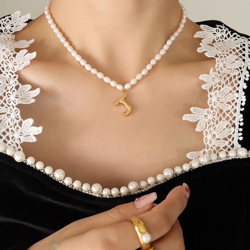Party Banquet Gorgeous Non-Fading Light Luxury Design Freshwater Pearl Necklace 26 Letters Gold-Plated Pendant Collarbone Chain