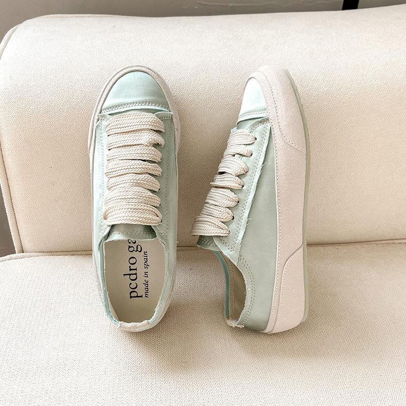 Yuanlitong 2025 new Spanish niche shoes, satin little white shoes, women's grape mother, the same sports shoes, college style