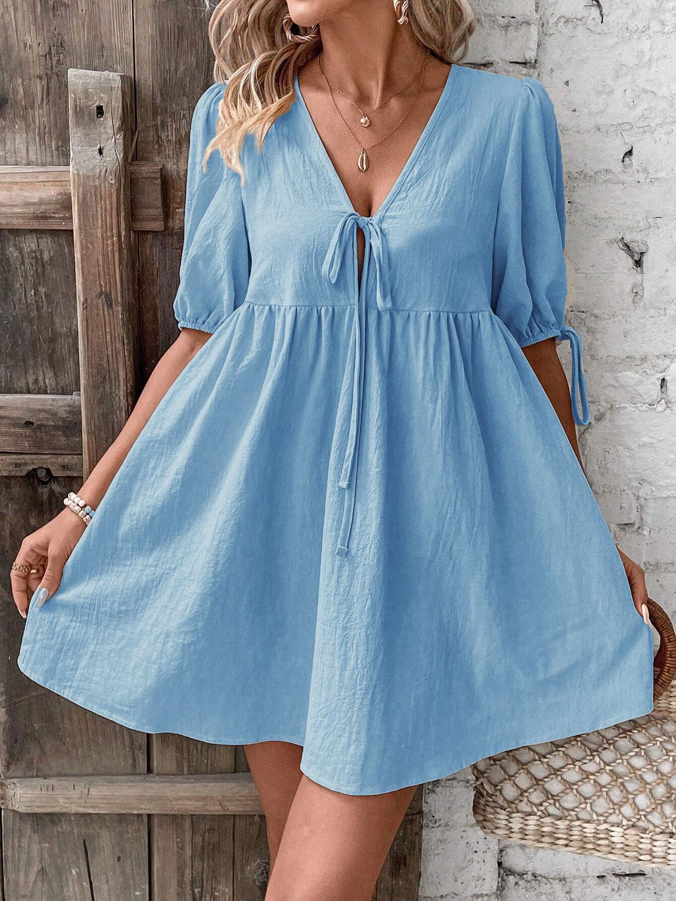 

Off Shoulder V Neck Tie Front Smocked Dress with Puff Sleeves in Beige XXL небо синє кольору