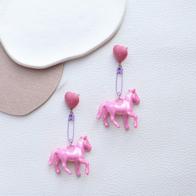 Charm Horse Heart Earrings Long Dangle Earrings Resin Texture Sweet Style Earrings for a Distinctive Fashion Statement
