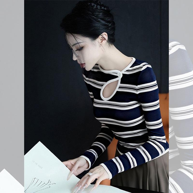 

Women s Dark Blue Striped Hollow Long-Sleeve T-Shirt - Perfect for Autumn and Winter, Versatile as Inner Layer or Outerwear, Stylish Short Tight Fit M