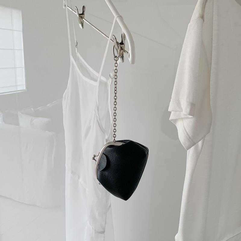 Exquisite clip key earphone bag, new niche mini coin purse, lipstick storage, fashionable chain hanging bag