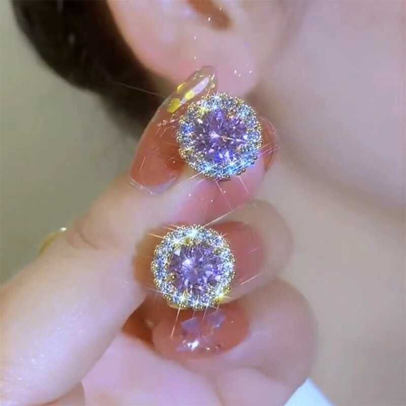 

Роскошные темпераментные супер блестящие серьги-пусеты с аметистом, универсальные деликатные серьги для通勤, новинка 2025 года, минималистичные серьги онлайн-инфлюенсера Amethyst Super Flash Luxury Earrings