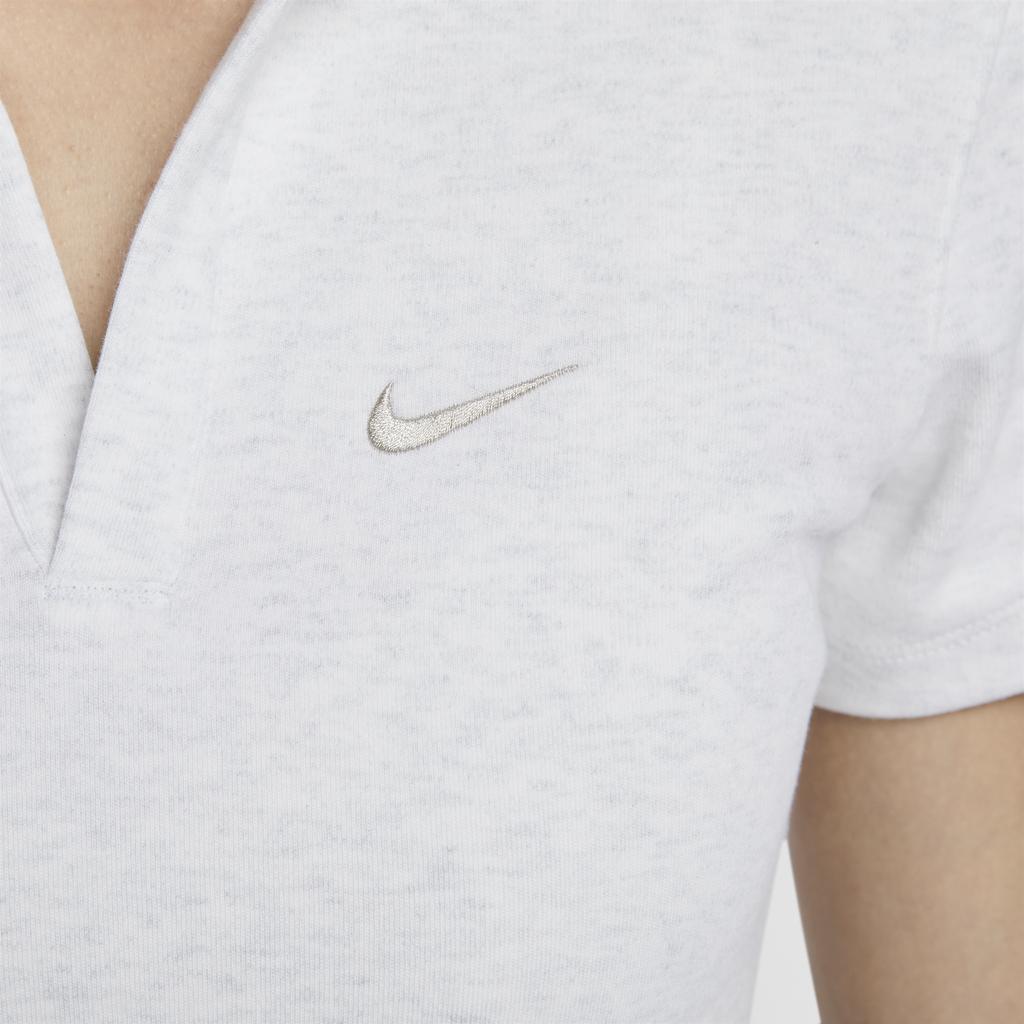 Nike Tricou confortabil cu mânecă scurtă, cu uscare rapidă, pentru femei Topuri alb DV7885-051