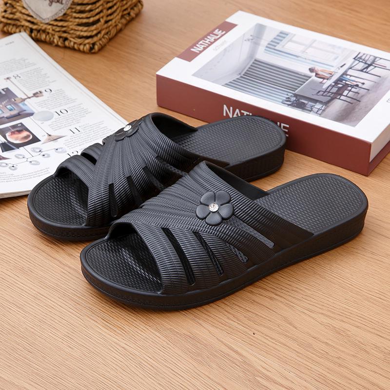 All-Season Comfortable PVC Slippers for Women – Indoor/Outdoor Casual Wear