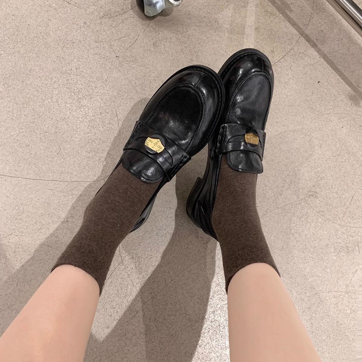 Pleated horseskin version grape mom with the same retro small gold coin lazy British style loafers single shoes women s small leather shoes 35 6917₽