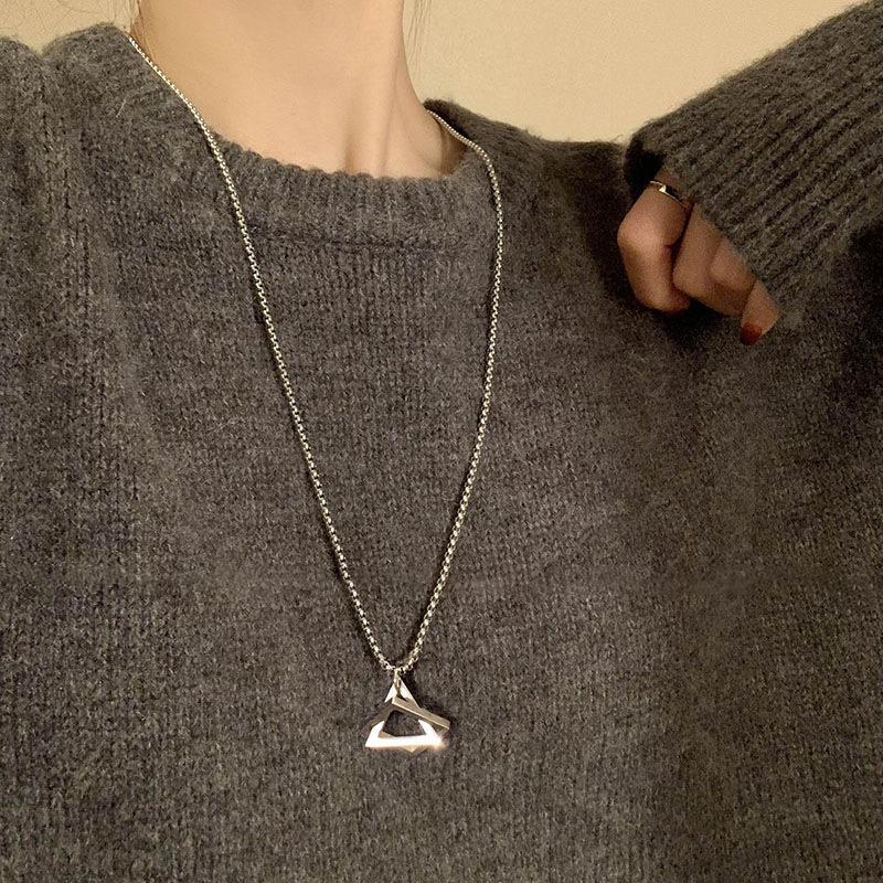 Brushed water drop love pendant, pull-out necklace, simple and high-end sweater chain, niche cold wind necklace jewelry