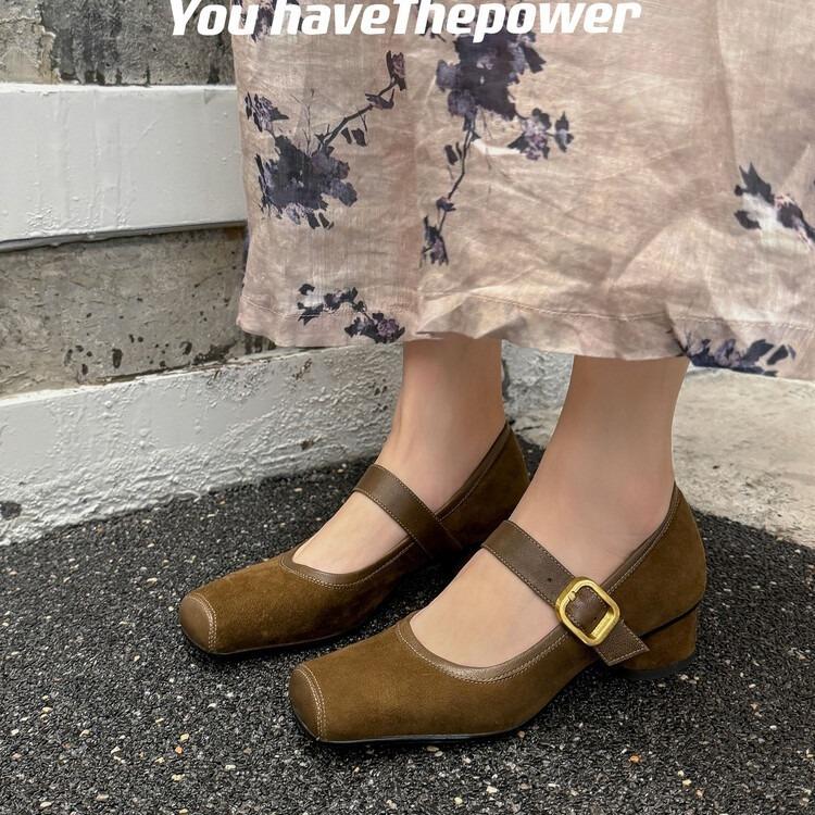 

2025 autumn new sheepskin thick heel square head single shoes belt buckle decoration classic ballet Mary Jane shoes confidential hair 39 темно-коричневого