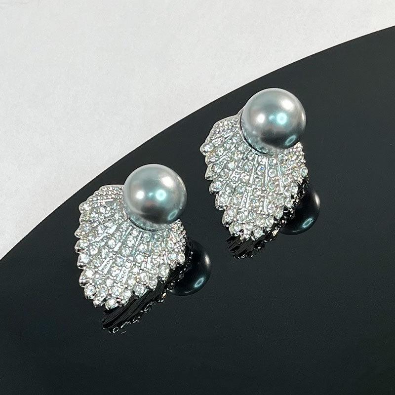 Korean Style Retro Pearl Ear Clip for Women - Mosquito Coil Holder, No Piercing, High-End, Fashionable and Versatile Luxury Earrings