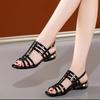 Atmungsaktive Sommer Flache Ferse Weiche Sohle Mode Große Ferse Sandalen Weiche Damen Lack Leder Hohl Sommer Damen Schuhe Outdoor Frühling