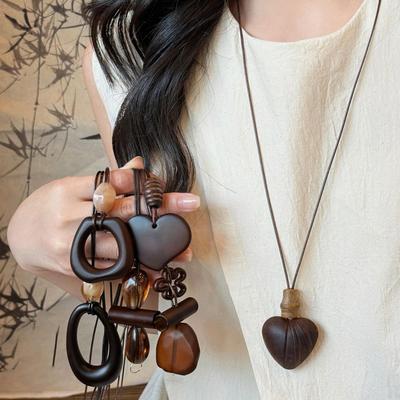 High-End Women's Retro Oval Geometric Resin Necklace
