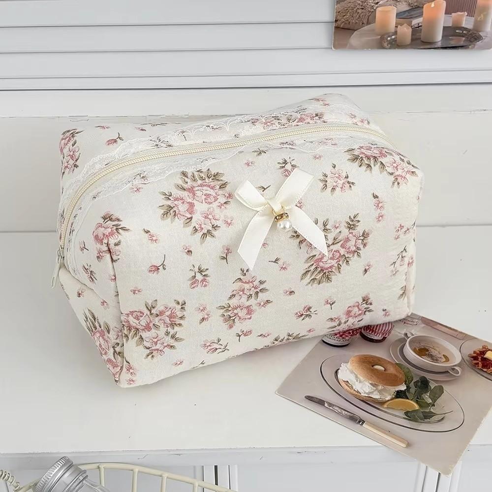 Portable Lace Makeup Pouches Flower Pattern Waterproof Cosmetics Bag Zipper Lipstick Case