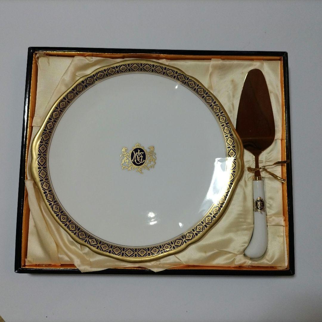 Orient Express cake server and plate set