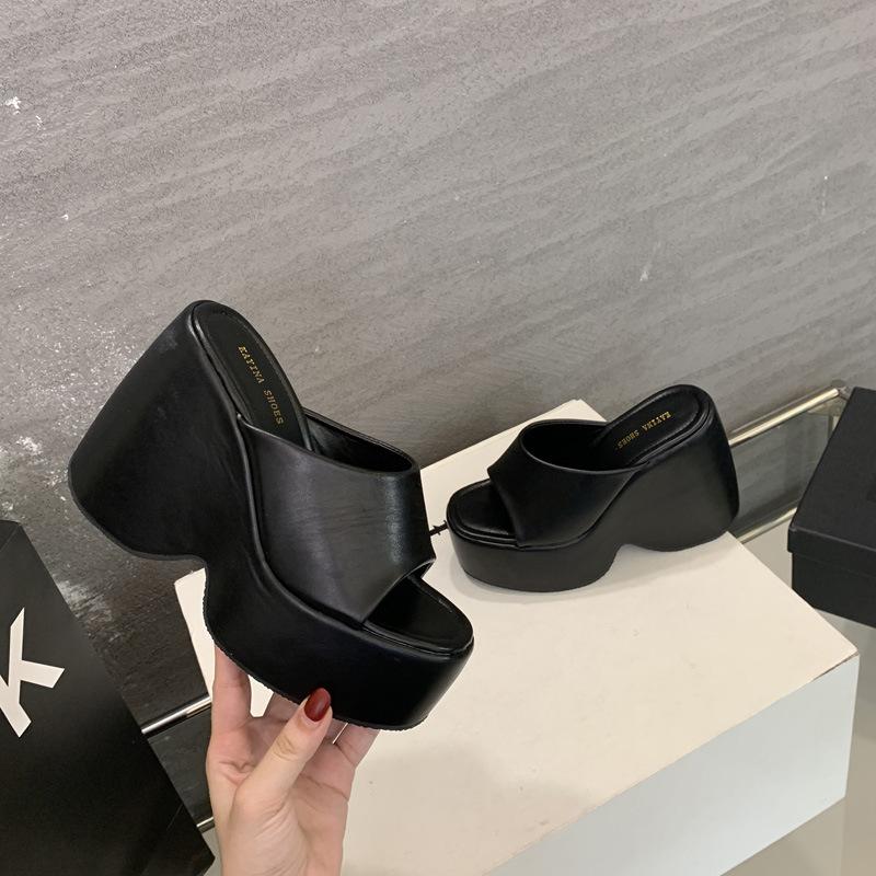 

Летние новые водонепроницаемые настольные женские туфли прозрачные на высоком каблуке крутые шлепанцы модная верхняя одежда туфли на танкетке на толстой подошве 40 чёрный