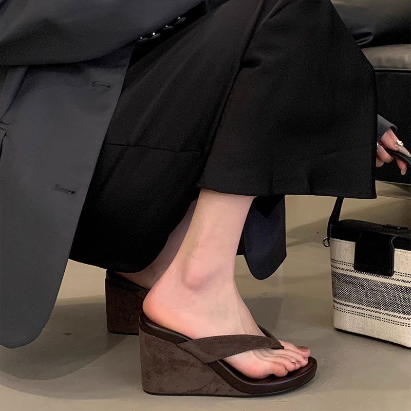 Small man increases height leopard print pinch foot flip-flops women wear thick-soled wedge heels high heels thick-heeled Roman sandals in summer