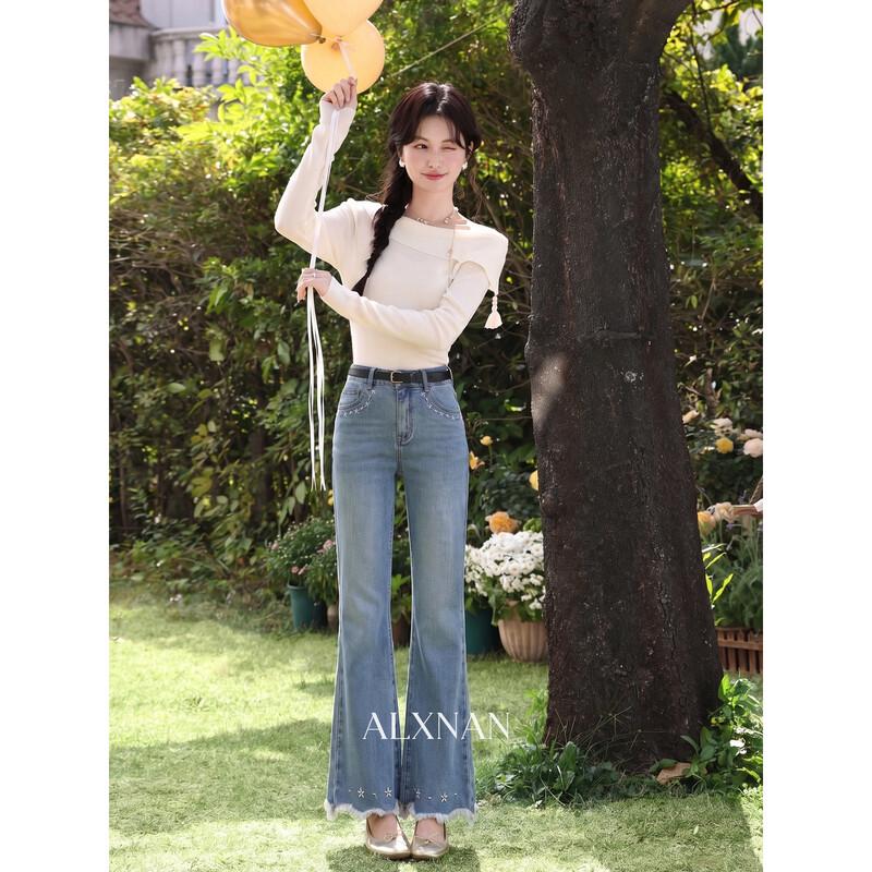 Women s Blue Embroidered Flared Jeans L