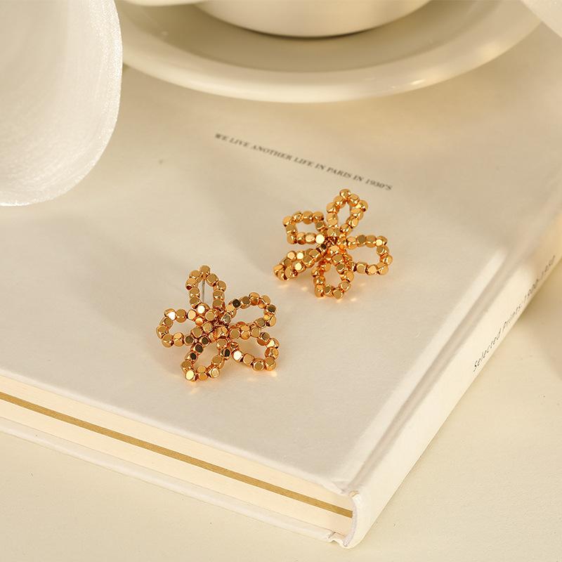 18k Flower Earrings Personalized Simple Temperament Stud Earrings Versatile Fashion High Sense Earrings Women