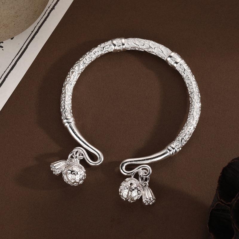 New Cloud-patterned Palace Bell Bracelet, New Chinese-style Open Design, Niche Design, High-end Versatile Light Luxury Accessory Gift