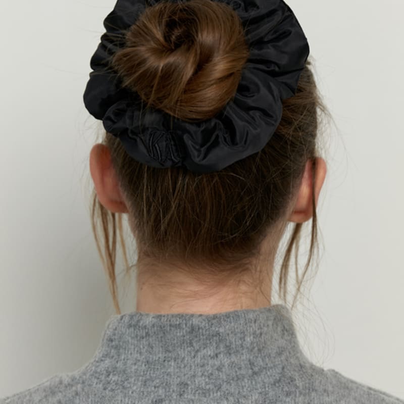 KINDABABY black padding scrunch