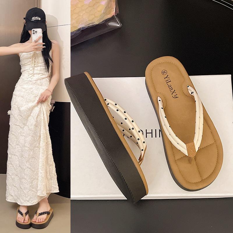 Flat flip-flops shoes for women's summer wear new fashion polka dots seaside vacation pinch feet beach cool slippers