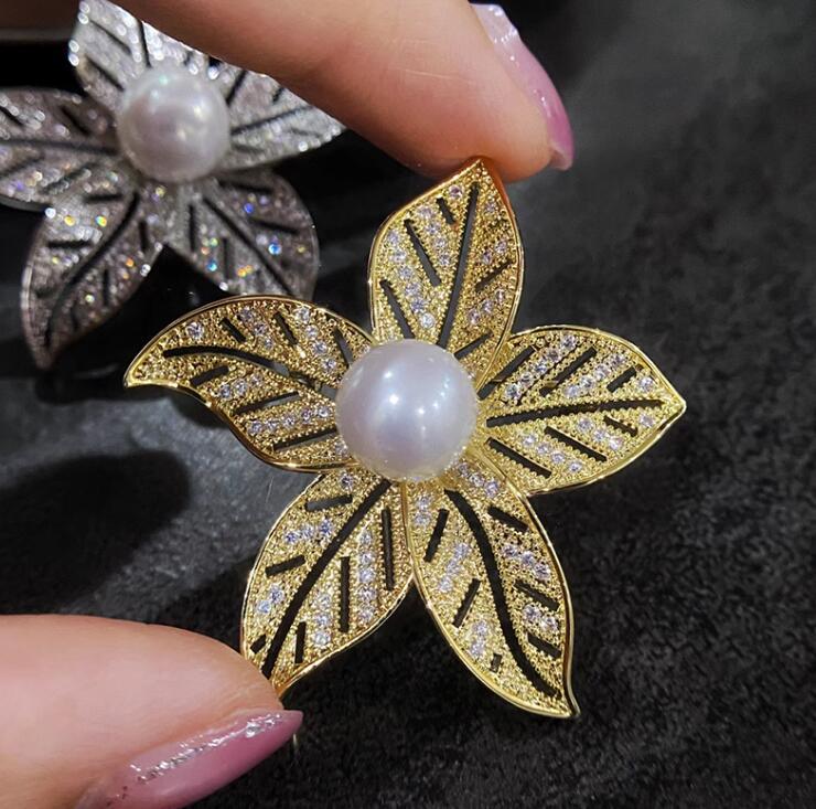 Fashion Shiny Hollowed Out Leaves Brooch For Women Elegant Unique Corsage Exquisite Pins Clothing Accessories Gifts